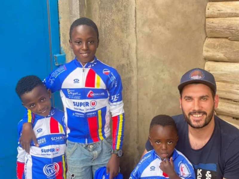 Le PAC a fait don de quelques maillots d’Erdre et Loire Cyclisme pour soutenir les jeunes espoirs du cyclisme&nbsp;Rwandais